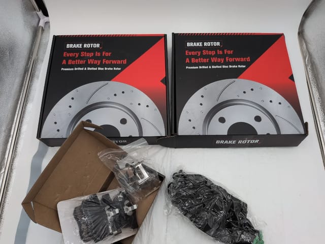 Honda CR-V 2005-2016 Rear Brake Kit 305mm Drilled Slotted Rotors and Ceramic Pads R-31372 — photo 1 of 5