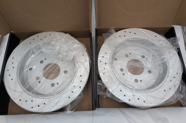 Honda CR-V 2005-2016 Rear Brake Kit 305mm Drilled Slotted Rotors and Ceramic Pads R-31372 — photo 3 of 5