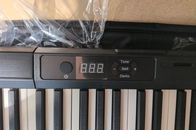 88-Key Digital Piano with 16 Dead Keys. Has Stand, Pedal and Bag - As-Is — photo 2