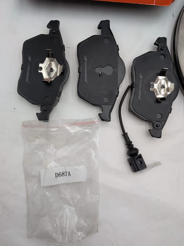 288mm Front Brake Rotor & Ceramic Pad Kit VW Jetta Golf Beetle - Missing One Pad — photo 2