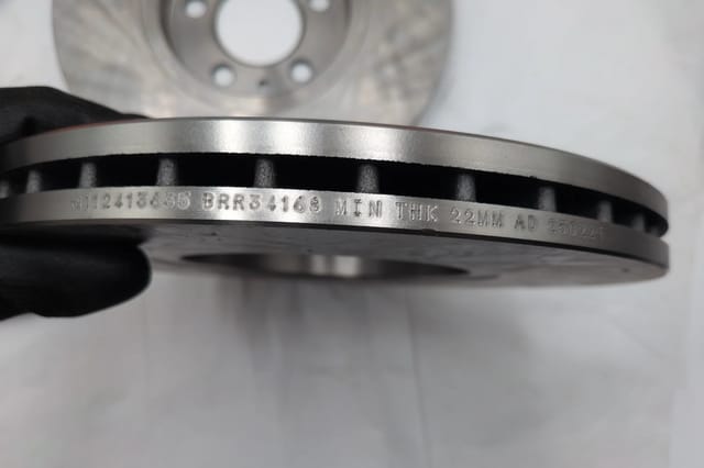 288mm Front Brake Rotor & Ceramic Pad Kit VW Jetta Golf Beetle - Missing One Pad — photo 9