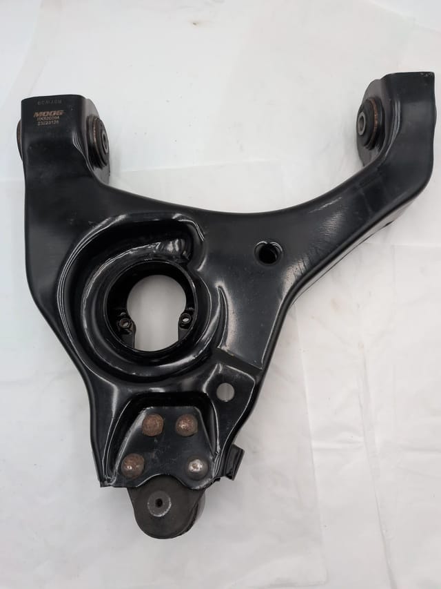 Chevy Silverado / GMC Sierra 1500 1999-2007 2WD Front Right Lower Control Arm RK620264