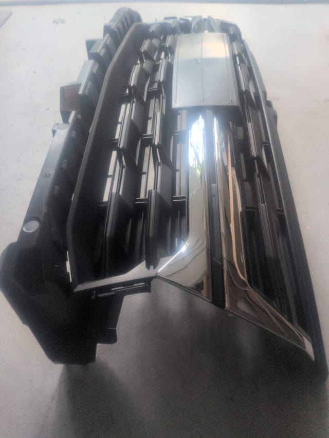 Front Upper Grille for Chevrolet Colorado 2021-2022, Chrome Trim — photo 3