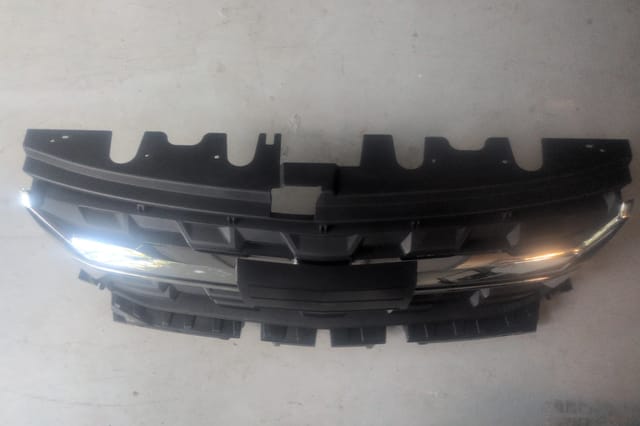 Front Upper Grille for Chevrolet Colorado 2021-2022, Chrome Trim — photo 4