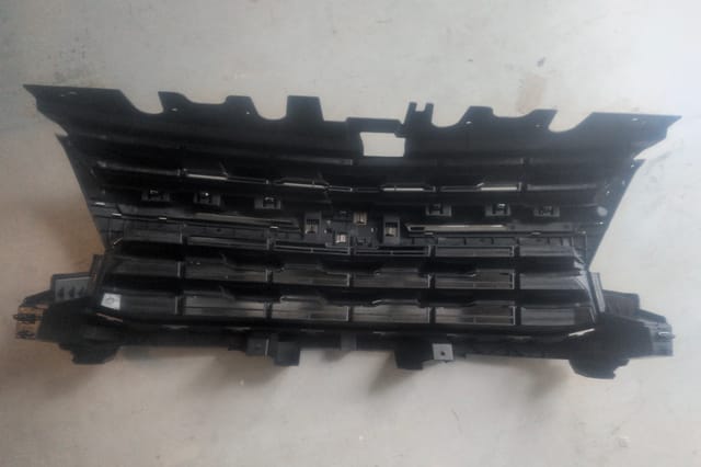 Front Upper Grille for Chevrolet Colorado 2021-2022, Chrome Trim — photo 5