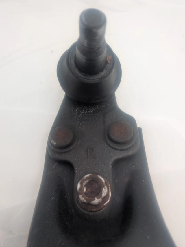 Front Right Lower Control Arm with Ball Joint for Toyota Sienna 2004-2010 — photo 4