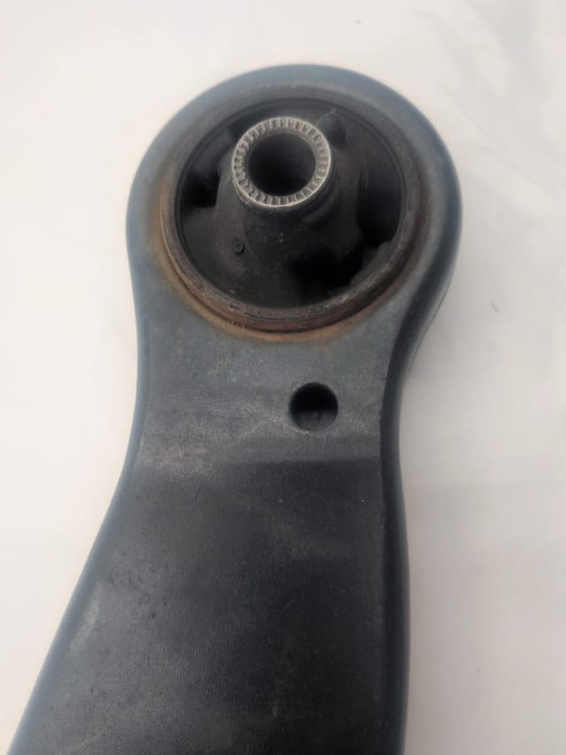 Front Right Lower Control Arm with Ball Joint for Toyota Sienna 2004-2010 — photo 6