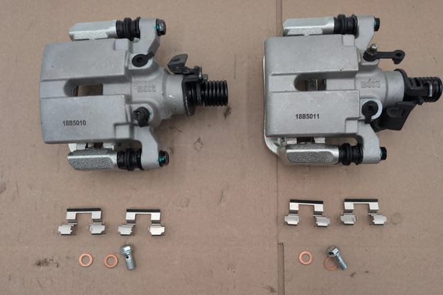 Buick LaCrosse Chevy Impala Pontiac Grand Prix Rear Brake Caliper Pair 18B5010 18B5011
