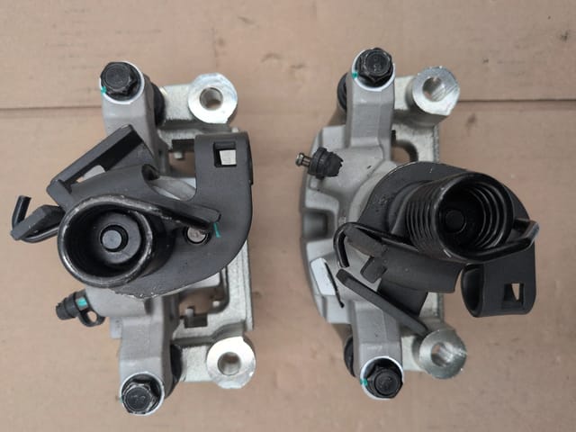 Buick LaCrosse Chevy Impala Pontiac Grand Prix Rear Brake Caliper Pair 18B5010 18B5011 — photo 2