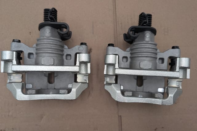 Buick LaCrosse Chevy Impala Pontiac Grand Prix Rear Brake Caliper Pair 18B5010 18B5011 — photo 3