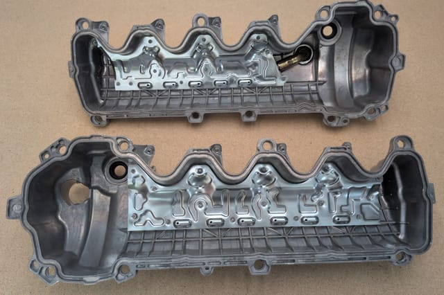 Left and Right Engine Valve Cover Pair with Gaskets Bolts Ford 4.6L 5.4L 3V V8 — photo 2