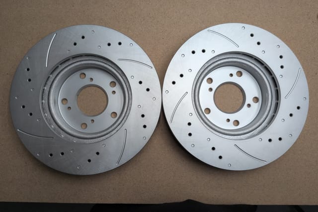 Front Drilled Slotted Rotors and Ceramic Brake Pads Kit 2005-2006 Honda CR-V