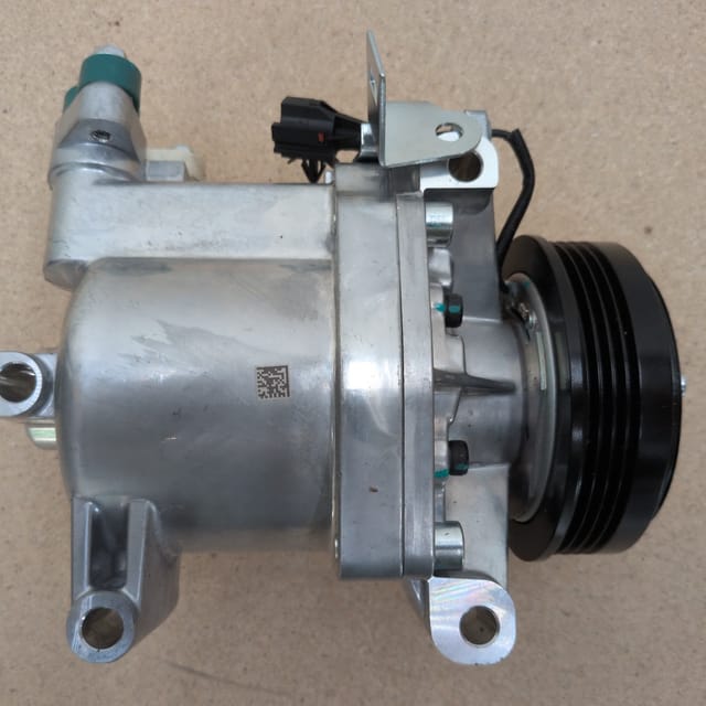 AC Compressor w/ Clutch for Subaru Impreza Forester WRX STI 2.5L - 73111FG002 — photo 2