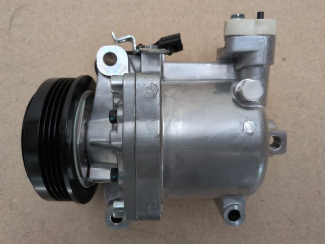 AC Compressor w/ Clutch for Subaru Impreza Forester WRX STI 2.5L - 73111FG002