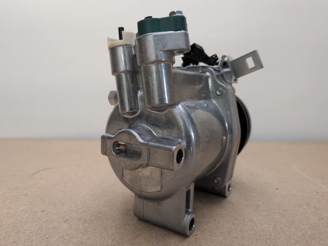 AC Compressor w/ Clutch for Subaru Impreza Forester WRX STI 2.5L - 73111FG002 — photo 4