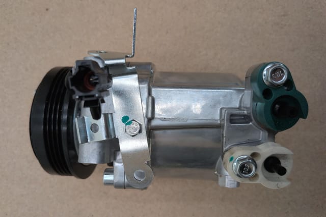 AC Compressor w/ Clutch for Subaru Impreza Forester WRX STI 2.5L - 73111FG002 — photo 3