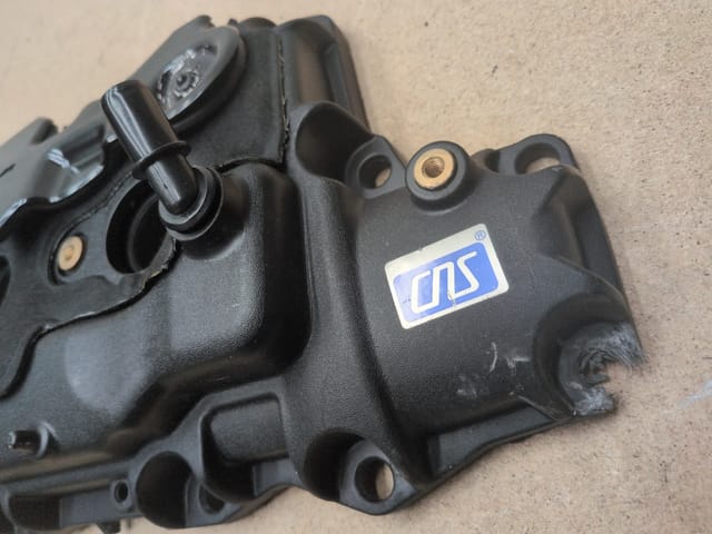 GM 3.0L 3.6L V6 Valve Covers, One Good and One Broken, Gaskets and Bolts, For Parts — photo 3