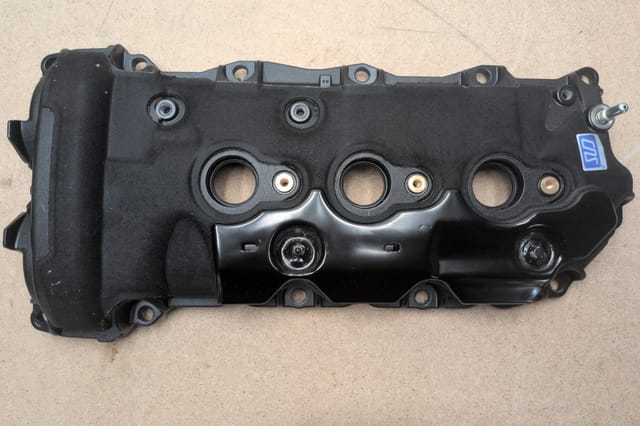 GM 3.0L 3.6L V6 Valve Covers, One Good and One Broken, Gaskets and Bolts, For Parts — photo 5