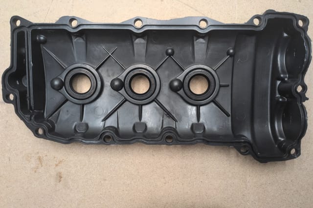 GM 3.0L 3.6L V6 Valve Covers, One Good and One Broken, Gaskets and Bolts, For Parts — photo 6
