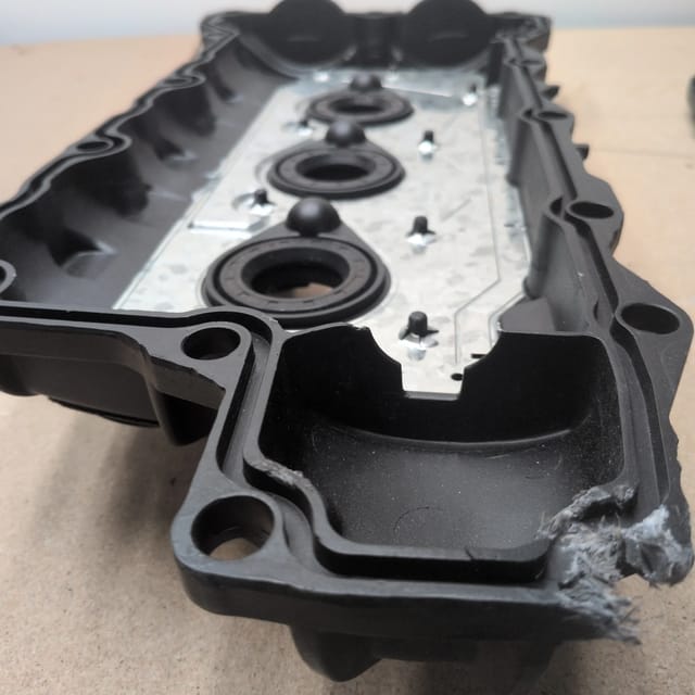GM 3.0L 3.6L V6 Valve Covers, One Good and One Broken, Gaskets and Bolts, For Parts — photo 7