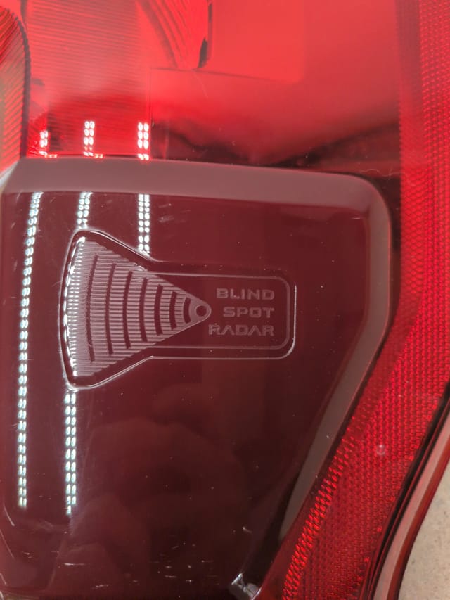 Ford F-250 F-350 Super Duty 2017 to 2019 Right Passenger Tail Light Halogen Blind Spot KC3Z-13404-C — photo 2