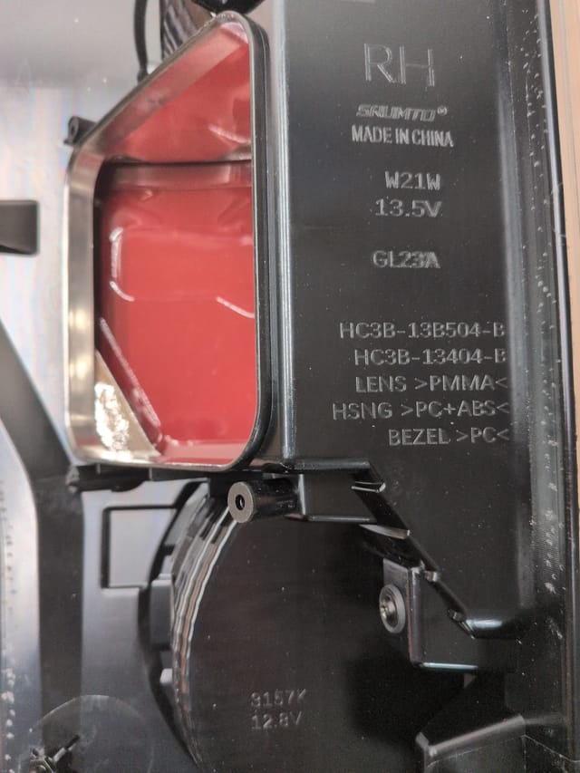 Ford F-250 F-350 Super Duty 2017 to 2019 Right Passenger Tail Light Halogen Blind Spot KC3Z-13404-C — photo 4