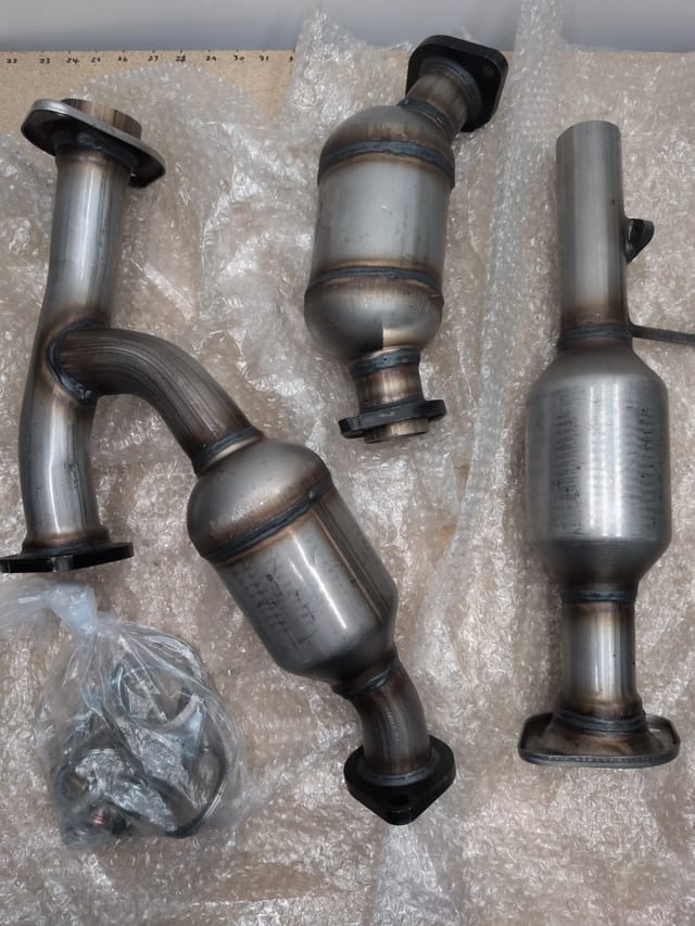 3-Piece Catalytic Converter Set, 99-03 Lexus RX300 / 01-03 Toyota Highlander 3.0L, direct fit — photo 2