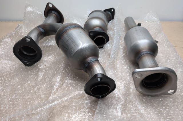 3-Piece Catalytic Converter Set, 99-03 Lexus RX300 / 01-03 Toyota Highlander 3.0L, direct fit