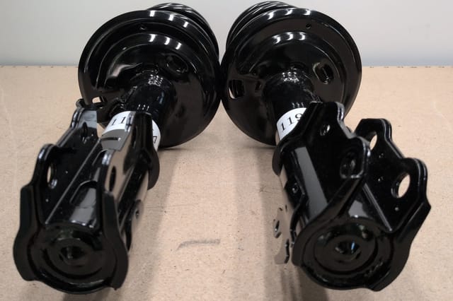 Toyota Yaris 2006 to 2012 Front Complete Strut and Coil Spring Assembly Pair — photo 2