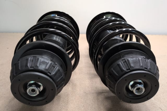 Toyota Yaris 2006 to 2012 Front Complete Strut and Coil Spring Assembly Pair — photo 4