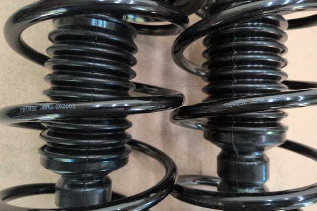 Toyota Yaris 2006 to 2012 Front Complete Strut and Coil Spring Assembly Pair — photo 6