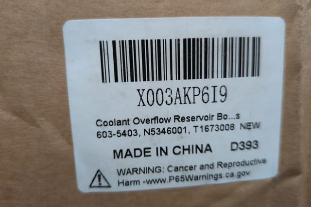 Kenworth T660 T800 W900 / Peterbilt 386 389 Coolant Overflow Surge Tank with Level Sensor — photo 6