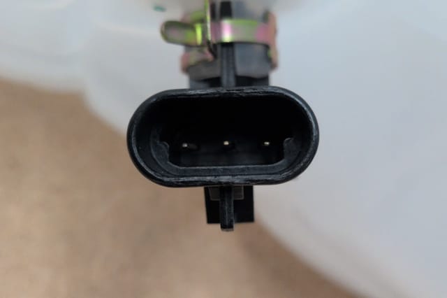 Kenworth T660 T800 W900 / Peterbilt 386 389 Coolant Overflow Surge Tank with Level Sensor — photo 5