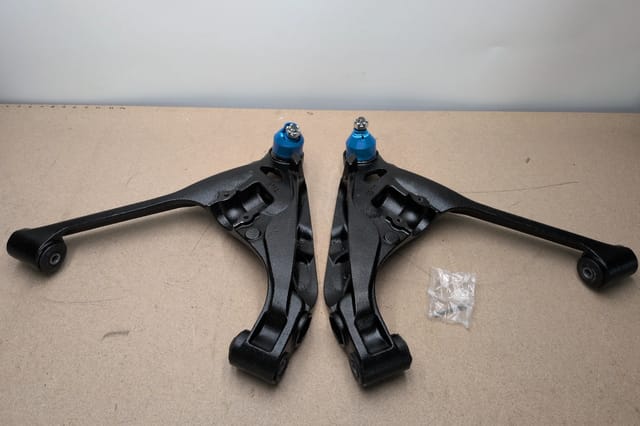 Front Lower Control Arm Pair w/ Ball Joints APCA3079 - Dodge Dakota 2000-04, Durango 2000-03 4WD