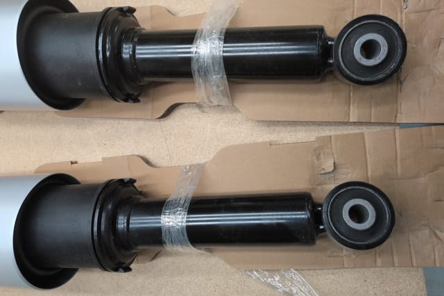 Land Rover LR3 LR4 Range Rover Sport Front Air Suspension Strut Pair RNB501250 — photo 5