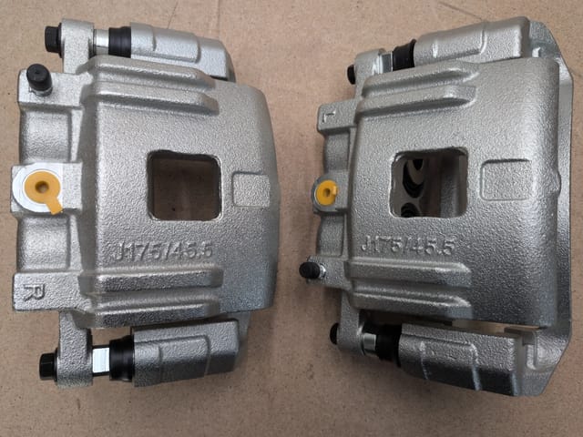 Front Brake Caliper Pair with Brackets 18B4939 18B4938, Colorado and Canyon — photo 2