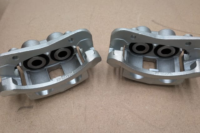 Front Brake Caliper Pair with Brackets 18B4939 18B4938, Colorado and Canyon — photo 3