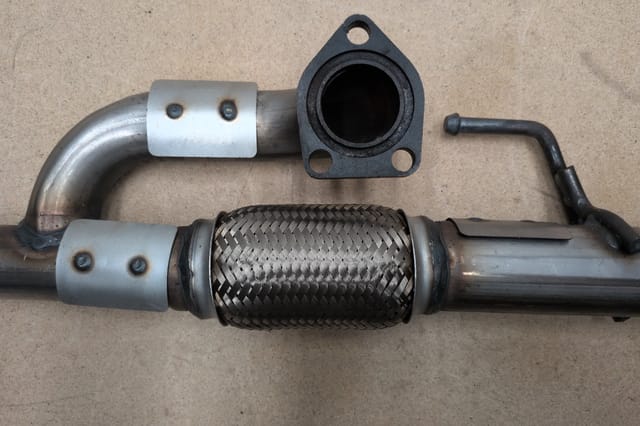 Front Flex Exhaust Pipe for 2015 to 2017 Chrysler 200 3.6L, 2014 to 2018 Cherokee 3.2L — photo 4