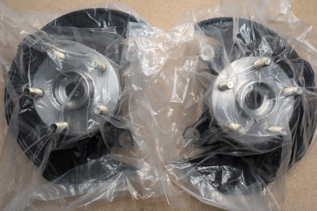 Front Steering Knuckle & Hub Pair 698-380 698-381 for 2009 to 2013 Corolla, Matrix — photo 2
