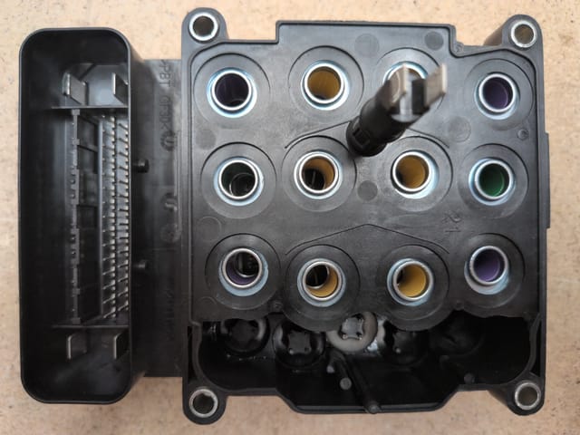 ABS Electronic Brake Control Module (EBCM) for 2011 to 2016 Cadillac SRX AWD — photo 2