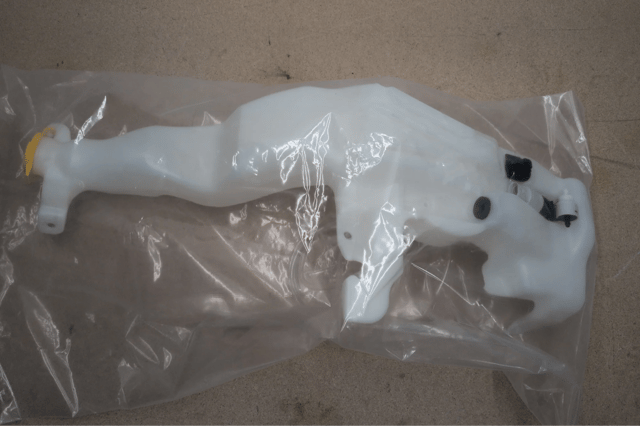 Windshield Washer Reservoir with Pump for 2011 to 2022 Jeep Grand Cherokee WK2