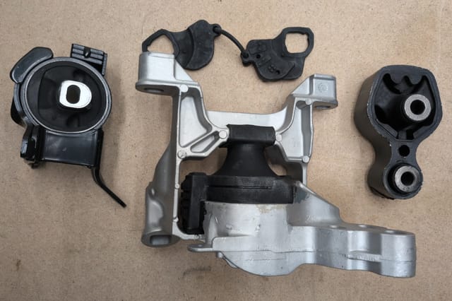 Engine Transmission Mount Kit Mazda 3 CX-5 2.0L Automatic APEM752 A9896YT A4438YT