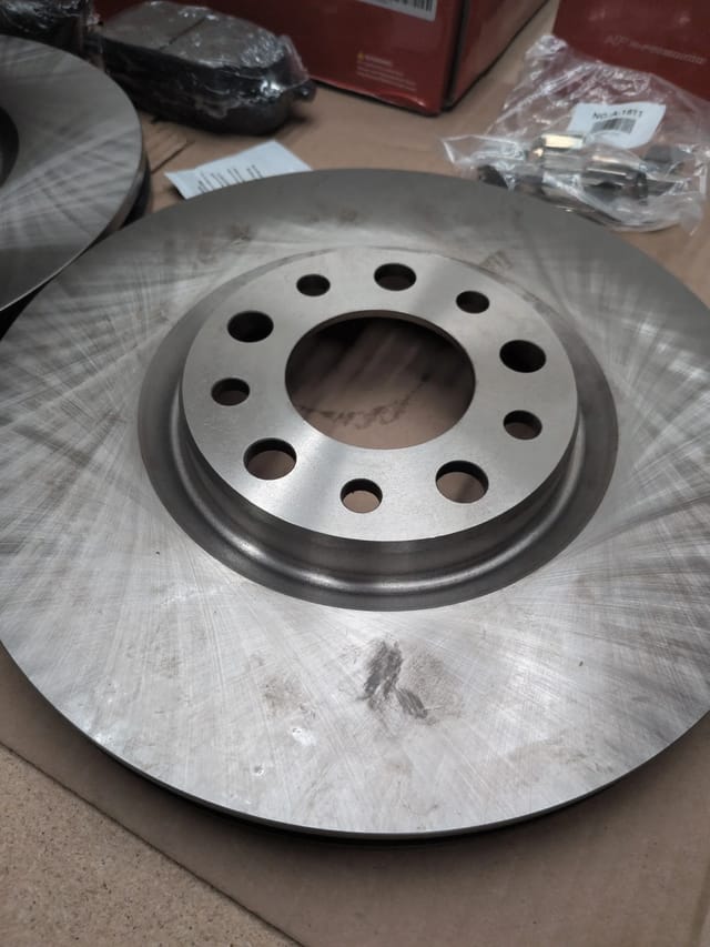Front Brake Rotors and Ceramic Pads Kit 305mm Jeep Compass Renegade Fiat 500X — photo 4