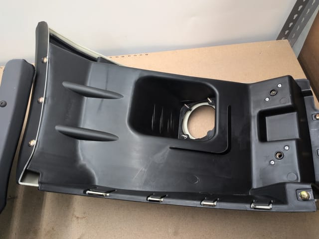 Peterbilt 579 2013-2019 Black Front Bumper Corners Pair w/ Fog Light Hole — photo 7