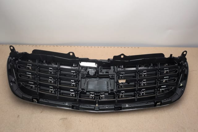 Mercedes-Benz S550 W222 S-Class Front Grille Camera Hole 2014-2017 — photo 2