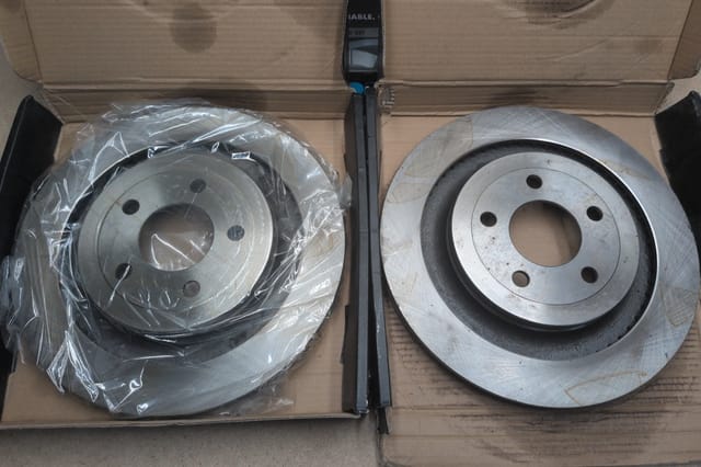 Rear Brake Rotors and Pads 2015-2021 Ford Mustang GT