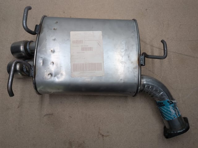 Walker Quiet-Flow SS 53646 Stainless Muffler Assembly for 2003 2004 Infiniti G35 — photo 2
