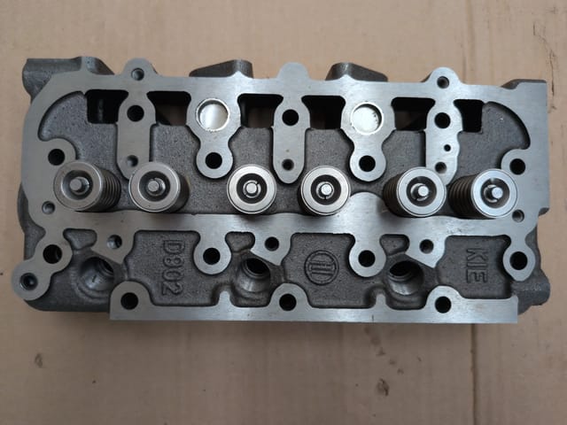 Kubota D902 Complete Cylinder Head w/ Valves RTV900 1G962-03040 1G962-03045 New