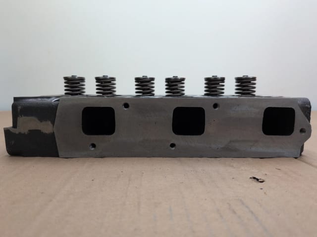 Kubota D902 Complete Cylinder Head w/ Valves RTV900 1G962-03040 1G962-03045 New — photo 2
