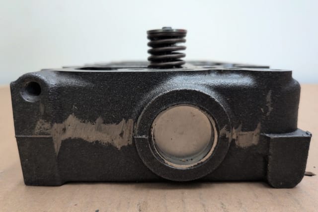 Kubota D902 Complete Cylinder Head w/ Valves RTV900 1G962-03040 1G962-03045 New — photo 3